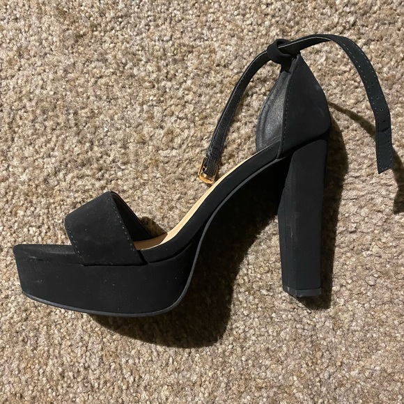 Black Heels - Picture 4 of 4